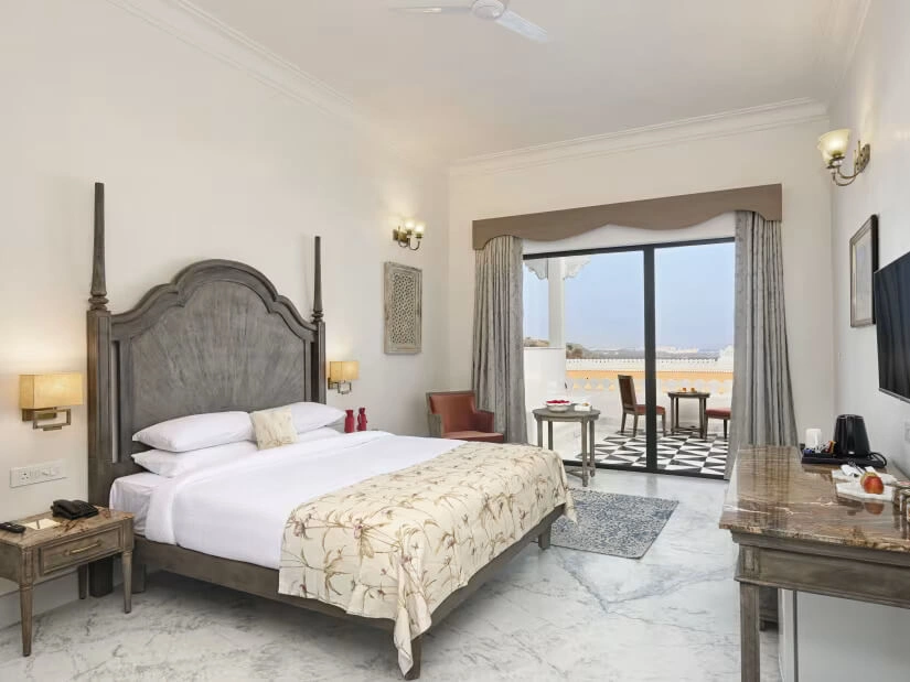 Renaissance Room with Sit Out