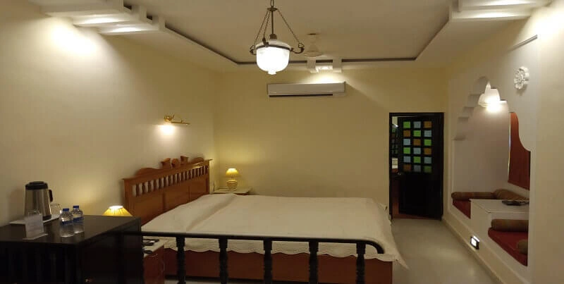 Royal Cottage Room