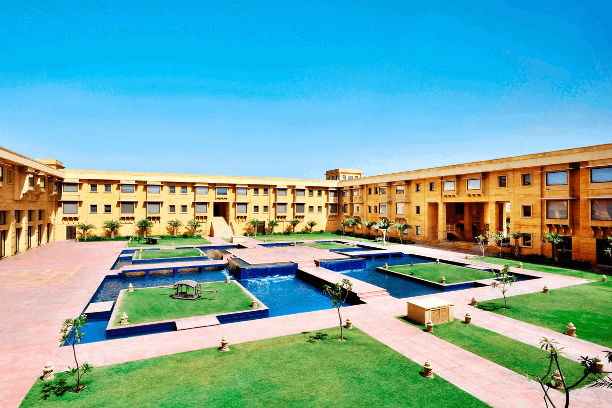 Oasis (Open Central Courtyard)
