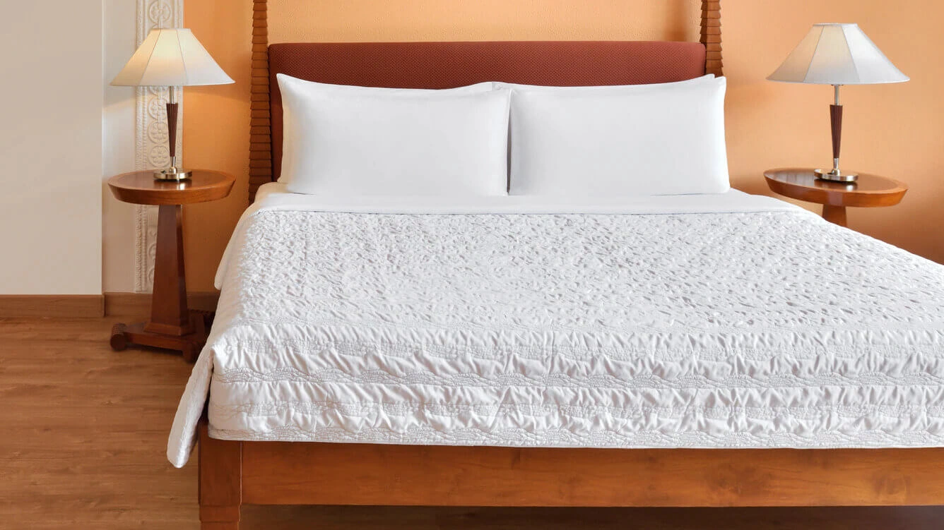 Larger Guest room, 1 King