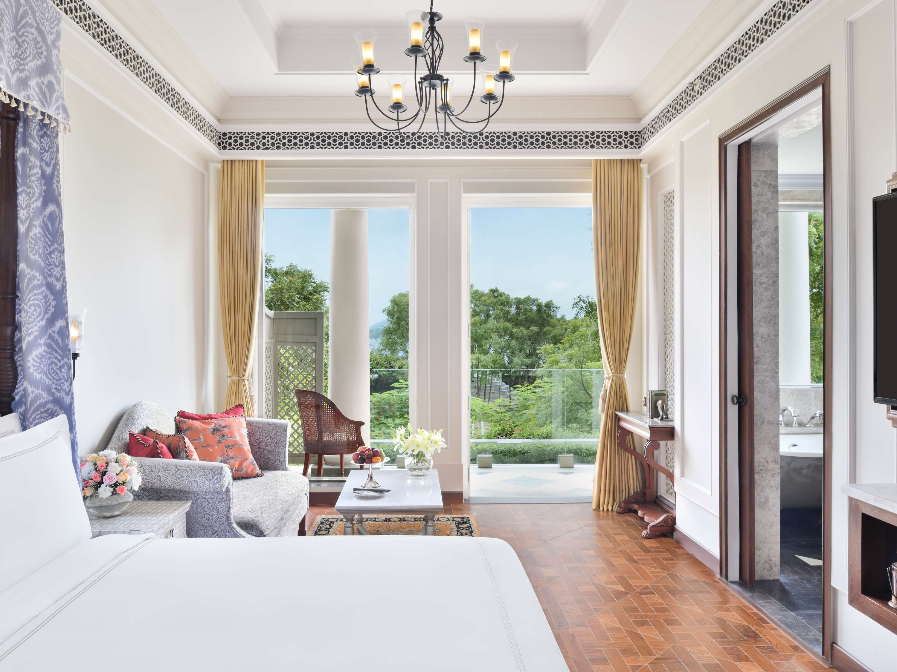 Flamingo Signature Room with Garden King Bed