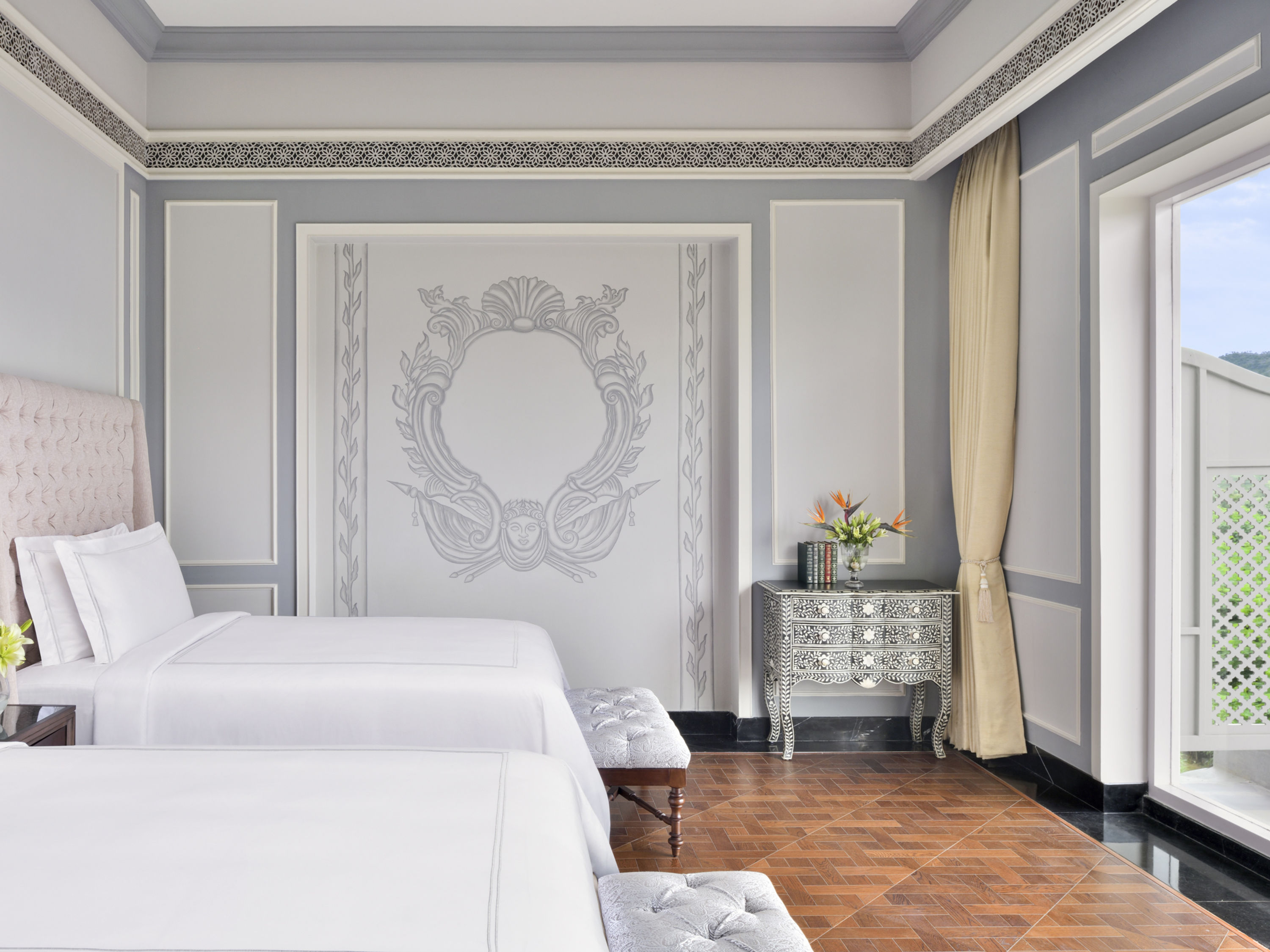 Flamingo Signature Room with Balcony Twin Bed