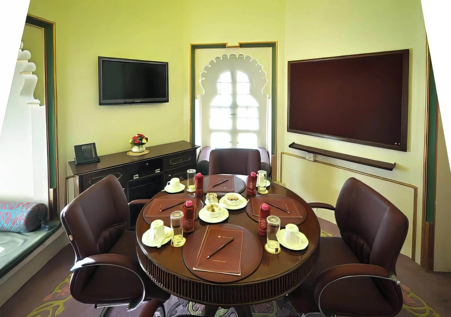 AMETHYST MEETING ROOM