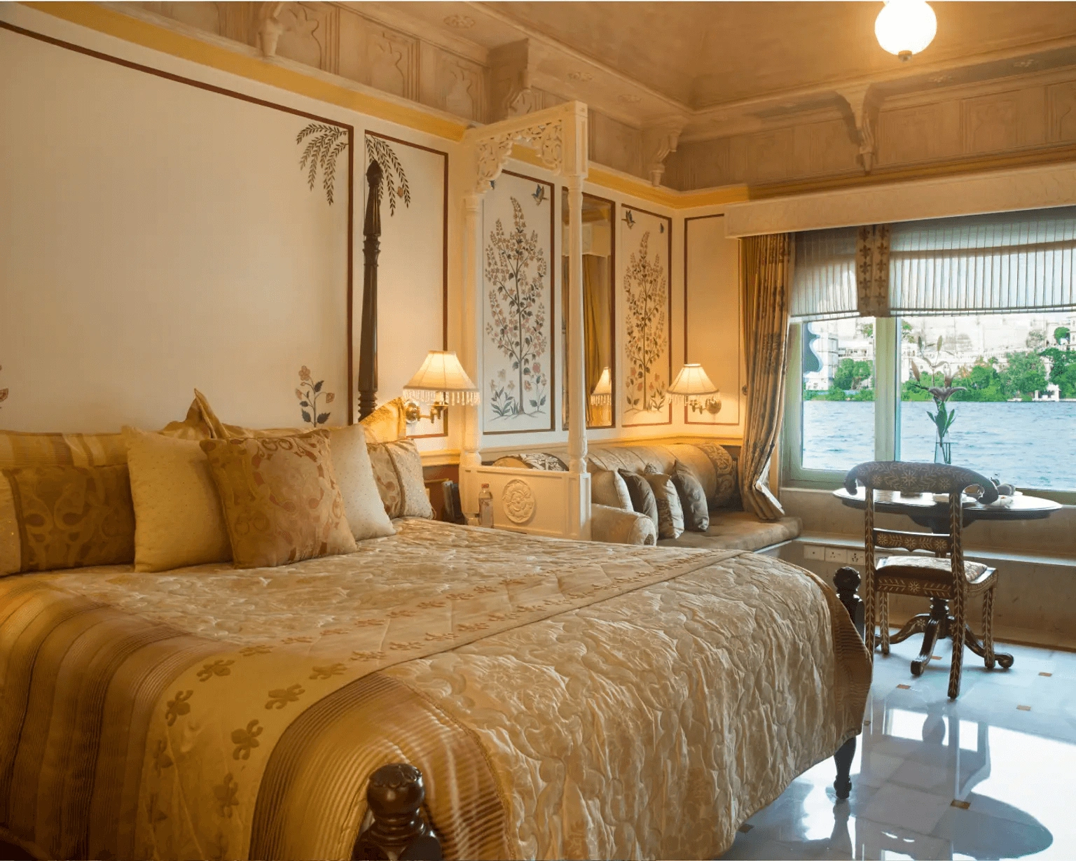 Luxury Room Lake View Double Bed