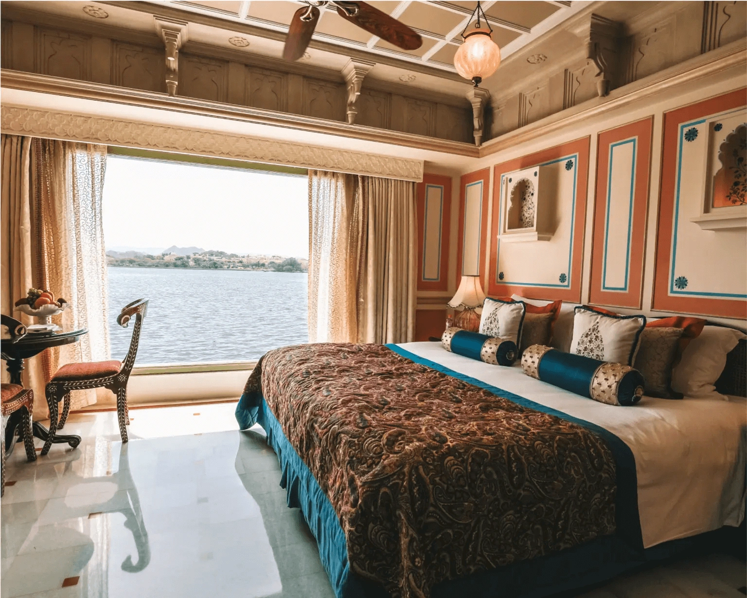 Historical One Bedroom Suite Lake View