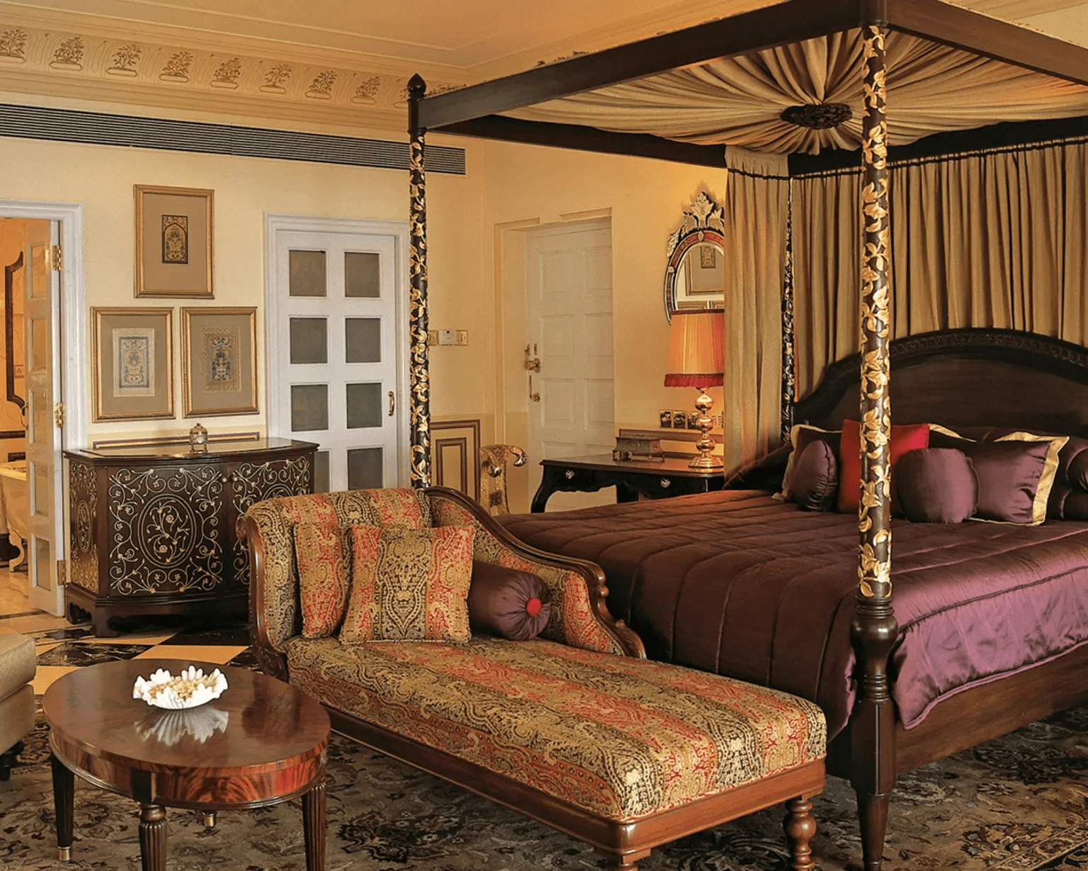 Royal Suite One Bedroom Lake View
