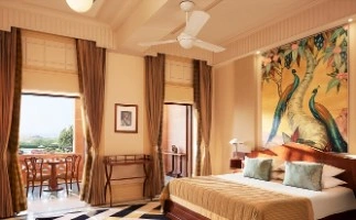 Royal 1 Bedroom Suite